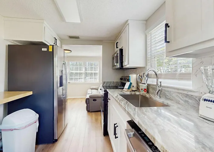 Cozy Located Walking Distance To Local Restaurants And Internet Holiday home *