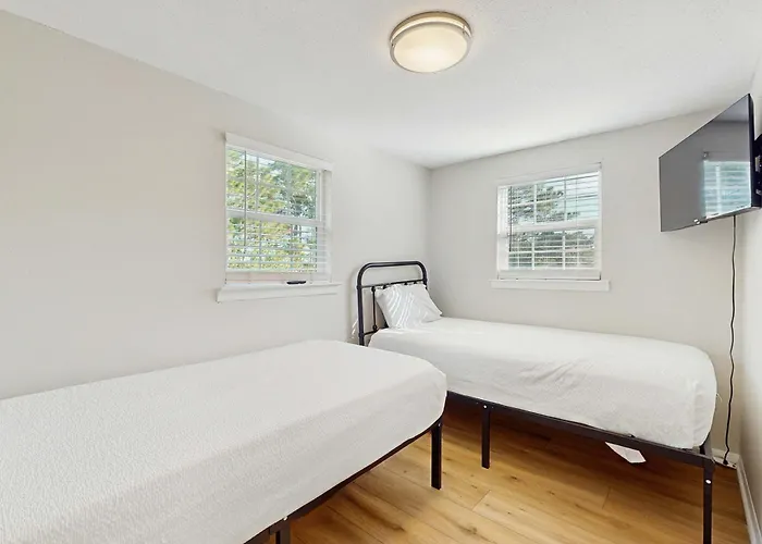 Holiday home Cozy Located Walking Distance To Local Restaurants And Internet